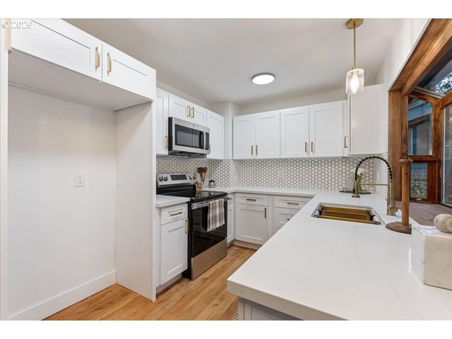 2550 JOLIE POINTE Rd, West Linn, OR 97068