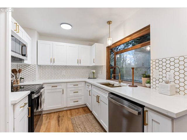 2550 JOLIE POINTE Rd, West Linn, OR 97068