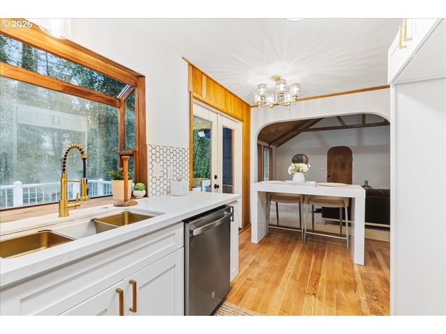 2550 JOLIE POINTE Rd, West Linn, OR 97068