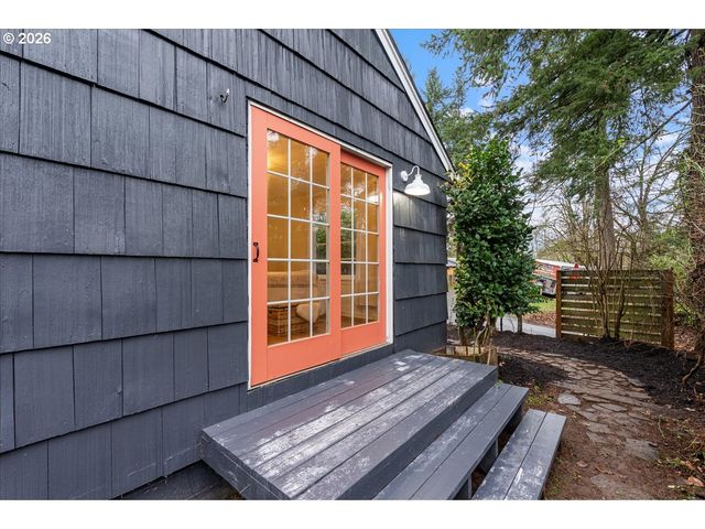 2550 JOLIE POINTE Rd, West Linn, OR 97068