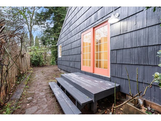 2550 JOLIE POINTE Rd, West Linn, OR 97068