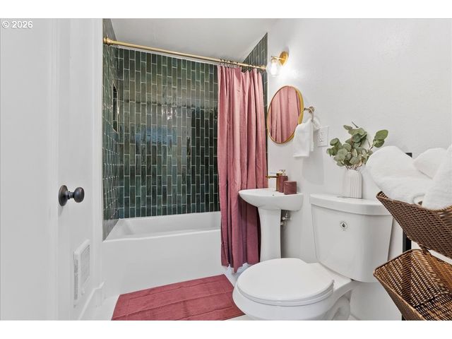 2550 JOLIE POINTE Rd, West Linn, OR 97068