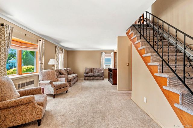 216 Gardner Avenue, Jericho, NY 11753