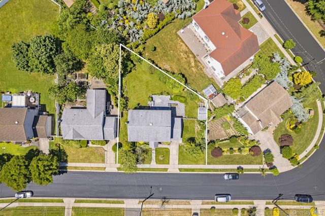216 Gardner Avenue, Jericho, NY 11753