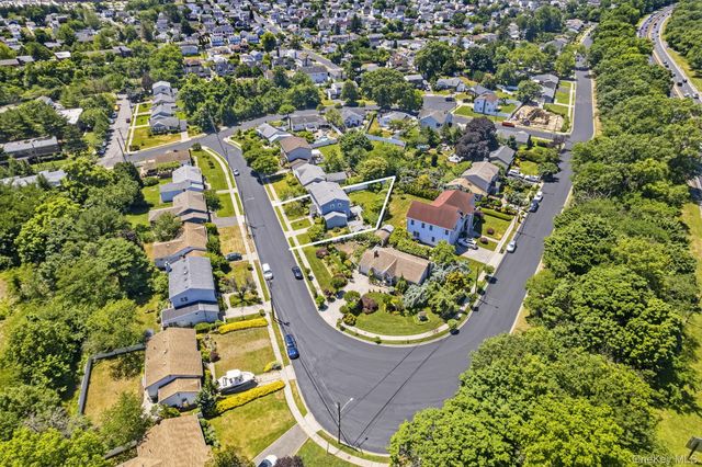 216 Gardner Avenue, Jericho, NY 11753