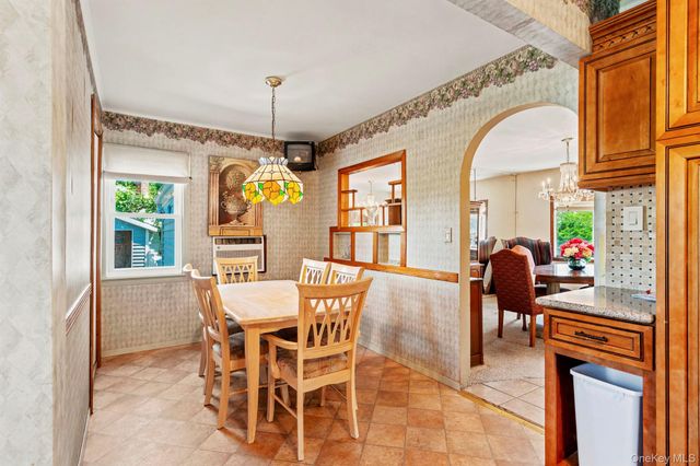 216 Gardner Avenue, Jericho, NY 11753