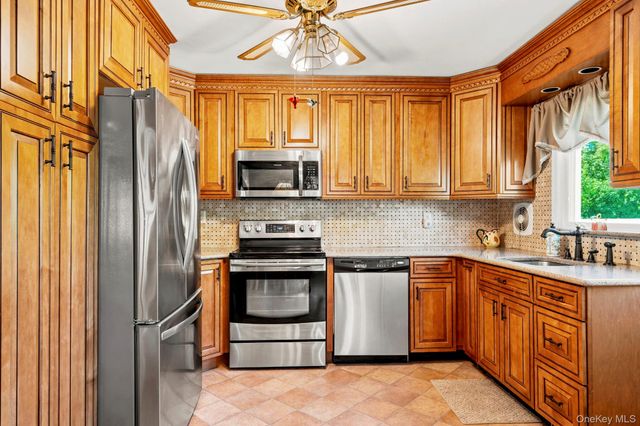 216 Gardner Avenue, Jericho, NY 11753