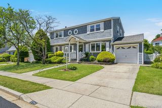 216 Gardner Avenue, Jericho, NY 11753