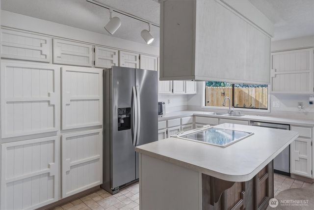 5633 Finch Drive, Longview, WA 98632