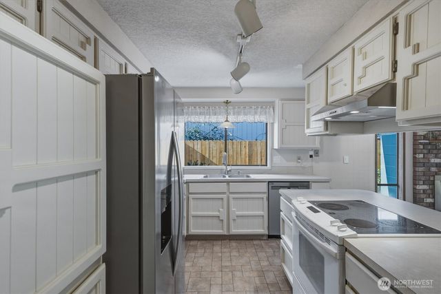 5633 Finch Drive, Longview, WA 98632