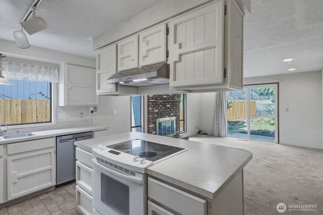 5633 Finch Drive, Longview, WA 98632