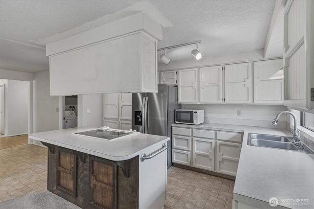 5633 Finch Drive, Longview, WA 98632