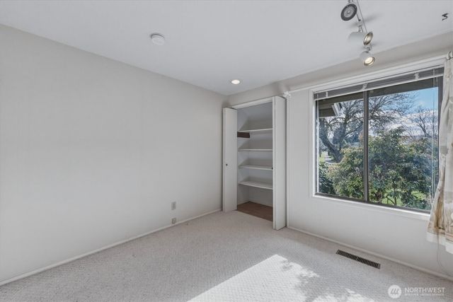 5633 Finch Drive, Longview, WA 98632