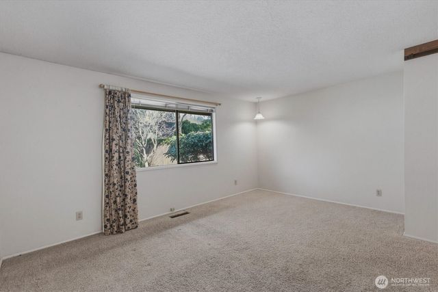 5633 Finch Drive, Longview, WA 98632