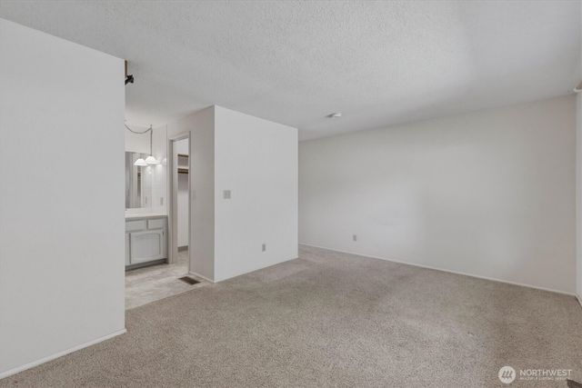 5633 Finch Drive, Longview, WA 98632