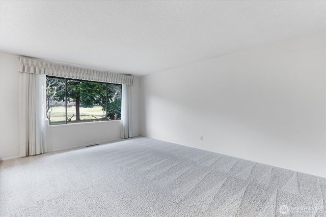 5633 Finch Drive, Longview, WA 98632