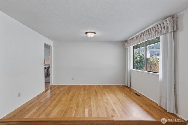 5633 Finch Drive, Longview, WA 98632