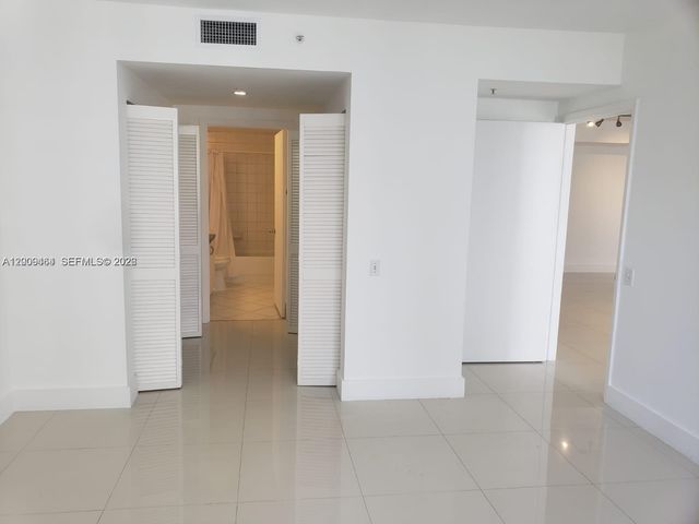701 Brickell Key Blvd 2306, Miami, FL 33131