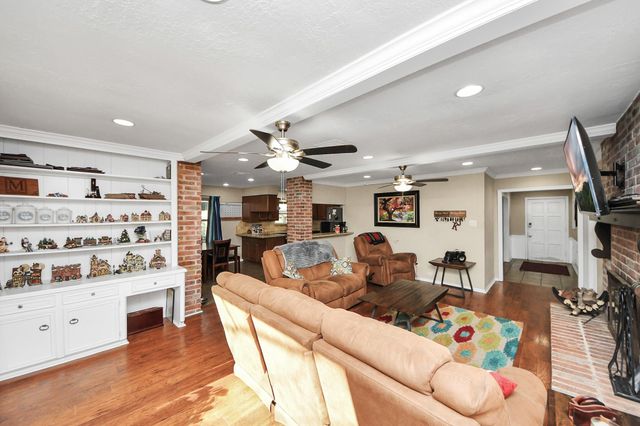 902 Old Mill Lane, Houston, TX 77073