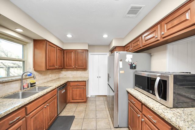 902 Old Mill Lane, Houston, TX 77073