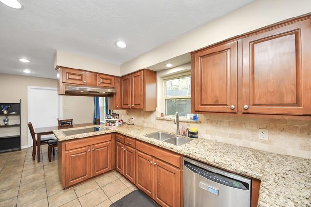 902 Old Mill Lane, Houston, TX 77073
