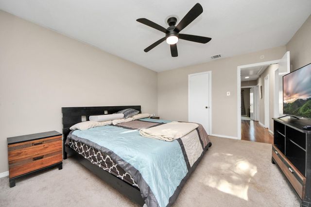 902 Old Mill Lane, Houston, TX 77073