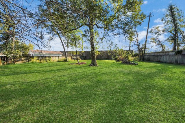 902 Old Mill Lane, Houston, TX 77073