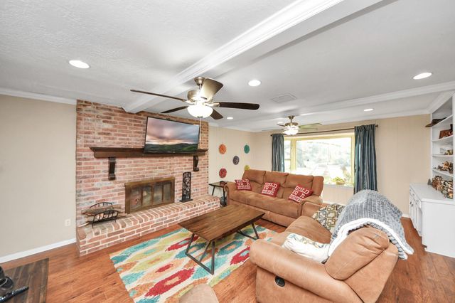 902 Old Mill Lane, Houston, TX 77073
