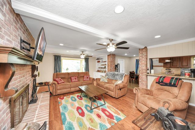 902 Old Mill Lane, Houston, TX 77073