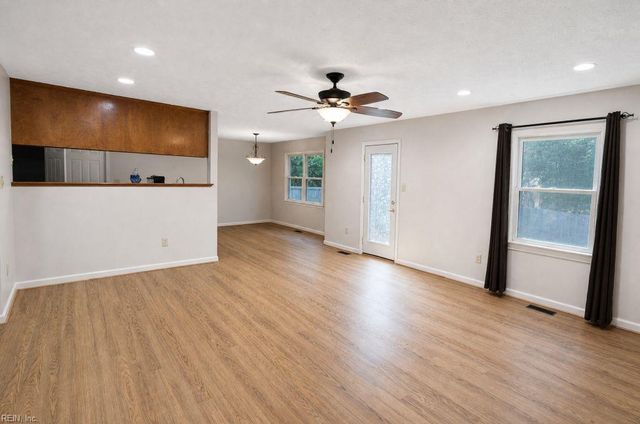 208 Silver Fox TRCE, Yorktown, VA 23693