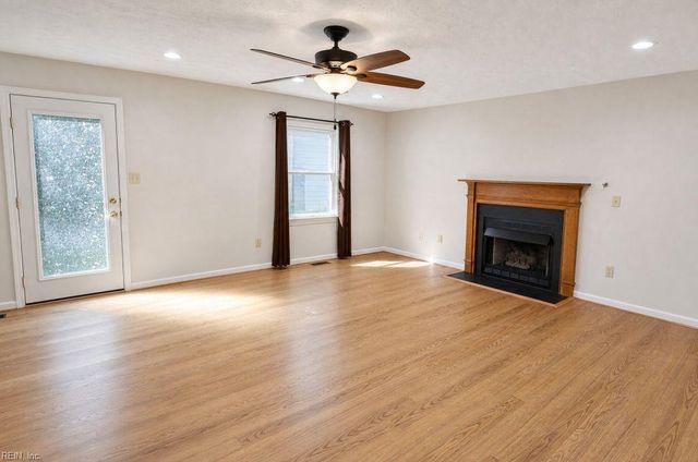 208 Silver Fox TRCE, Yorktown, VA 23693