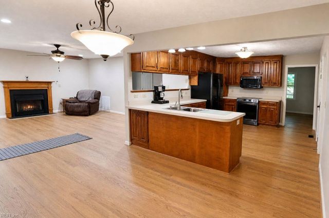208 Silver Fox TRCE, Yorktown, VA 23693