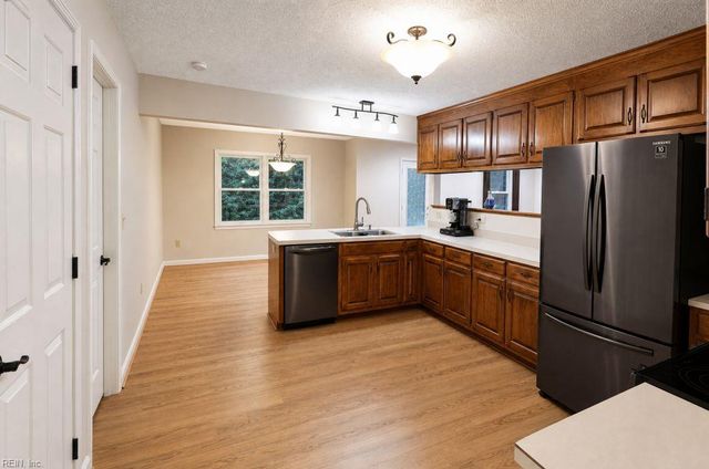 208 Silver Fox TRCE, Yorktown, VA 23693