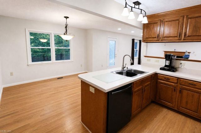 208 Silver Fox TRCE, Yorktown, VA 23693