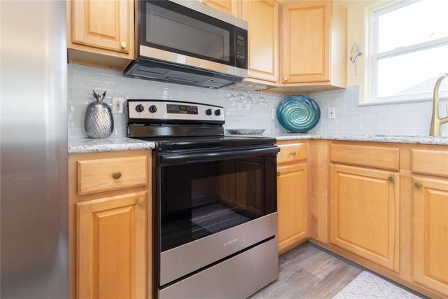 4023 Grayson Dr, Galveston, TX 77554