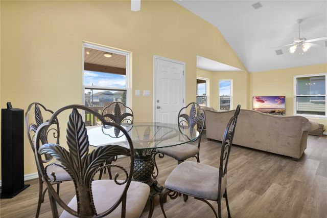 4023 Grayson Dr, Galveston, TX 77554