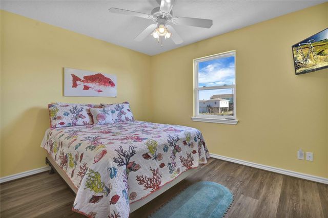 4023 Grayson Dr, Galveston, TX 77554