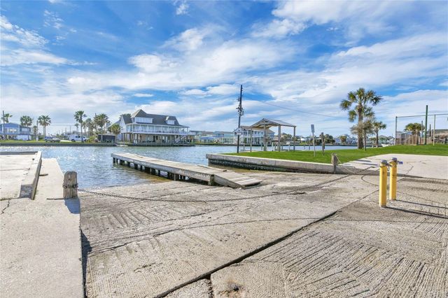 4023 Grayson Dr, Galveston, TX 77554