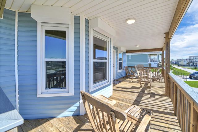 4023 Grayson Dr, Galveston, TX 77554