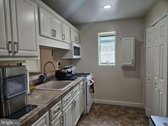 403 JOPORTER DR, Wilmington, DE 19801