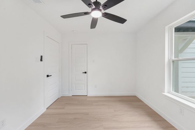 818 Chickasaw Trace, Grand Prairie, TX 75051
