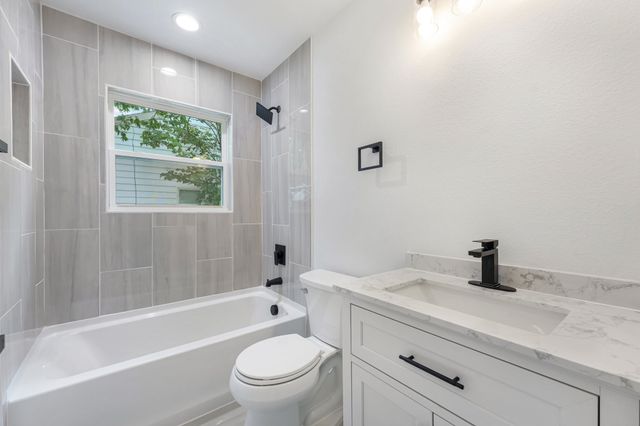 818 Chickasaw Trace, Grand Prairie, TX 75051