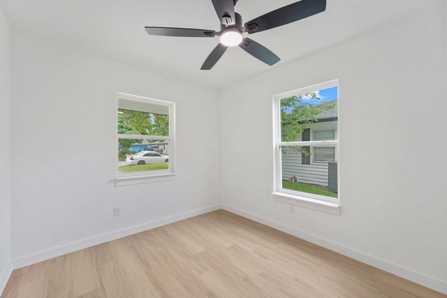 818 Chickasaw Trace, Grand Prairie, TX 75051