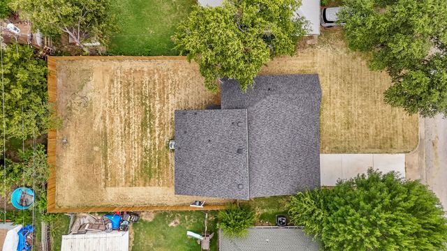 818 Chickasaw Trace, Grand Prairie, TX 75051