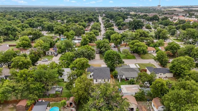 818 Chickasaw Trace, Grand Prairie, TX 75051