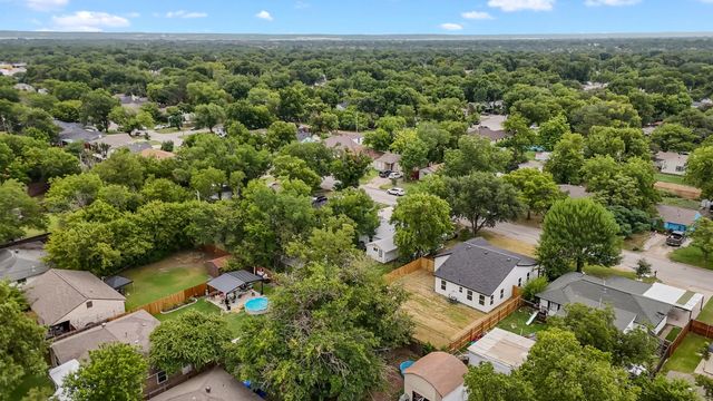 818 Chickasaw Trace, Grand Prairie, TX 75051