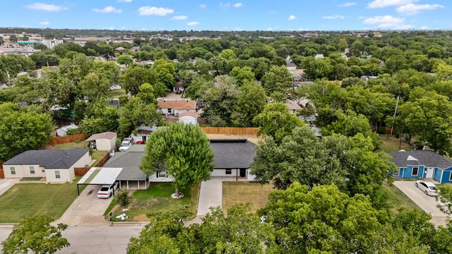 818 Chickasaw Trace, Grand Prairie, TX 75051