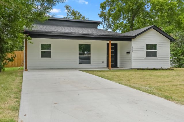 818 Chickasaw Trace, Grand Prairie, TX 75051