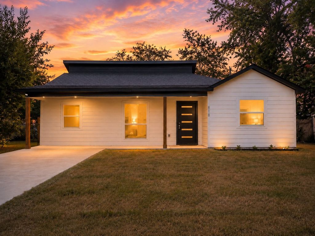 818 Chickasaw Trace, Grand Prairie, TX 75051