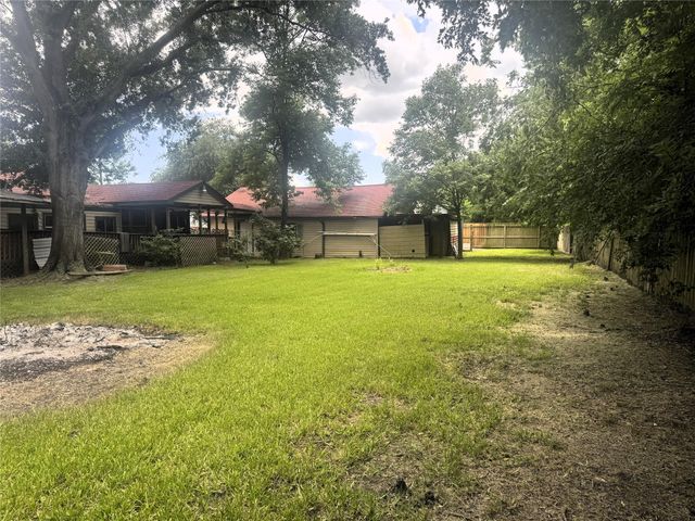7915 Spivey Road, Highlands, TX 77562